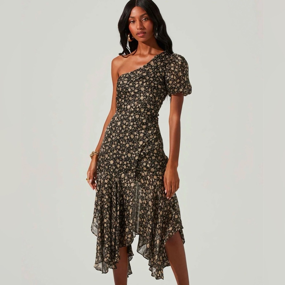 ASTR the Label Santorini Black & Gold Floral One-Shoulder Dress